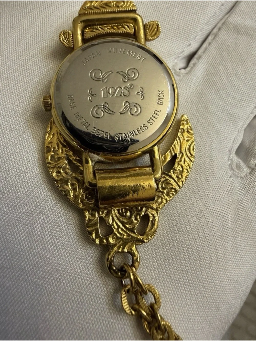Vintage 1928 Jewelry Co Gold Tone Swivel Pendant Watch Necklace Ornate 32